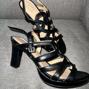 Naturalizer high heel shoes